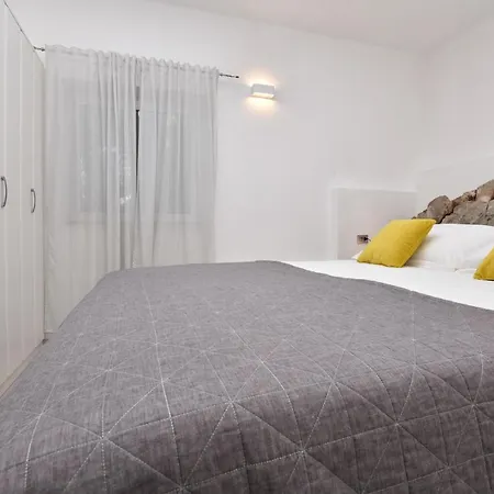 Uvala Apartment *