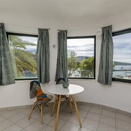 Uvala Apartment *