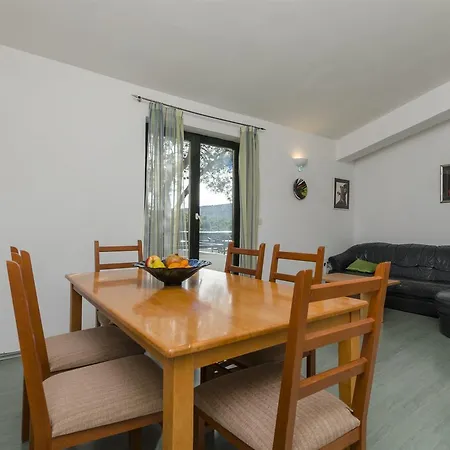 Apartment Uvala